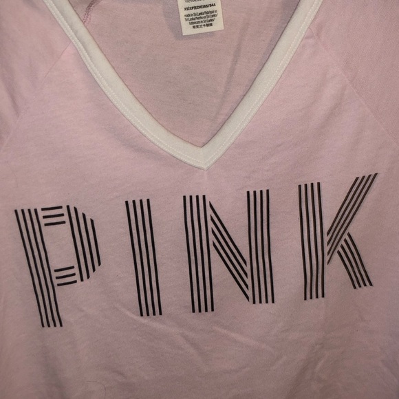 Victoria secrete vneck pink comfy T-shirt - Picture 2 of 2